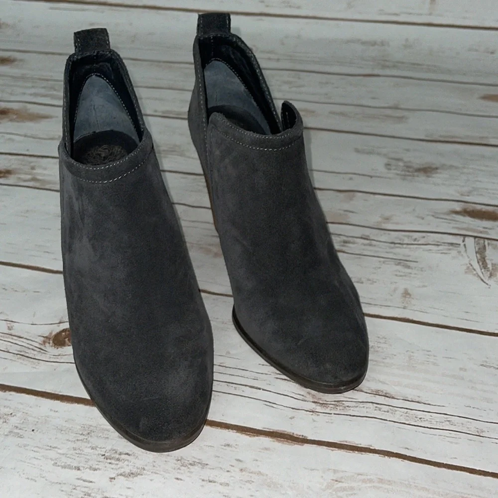 Vince Camuto Francia Suede Booties Women’s Size 9 Stacked Heel Pull On Gray - Picture 5 of 10